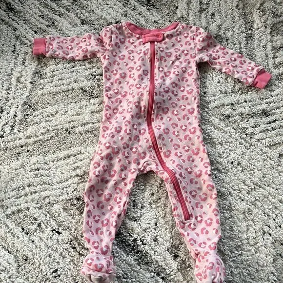 Tucker + Tate Pink Cheetah Leopard Footed Sleeper pajamas - Picture 1 of 3